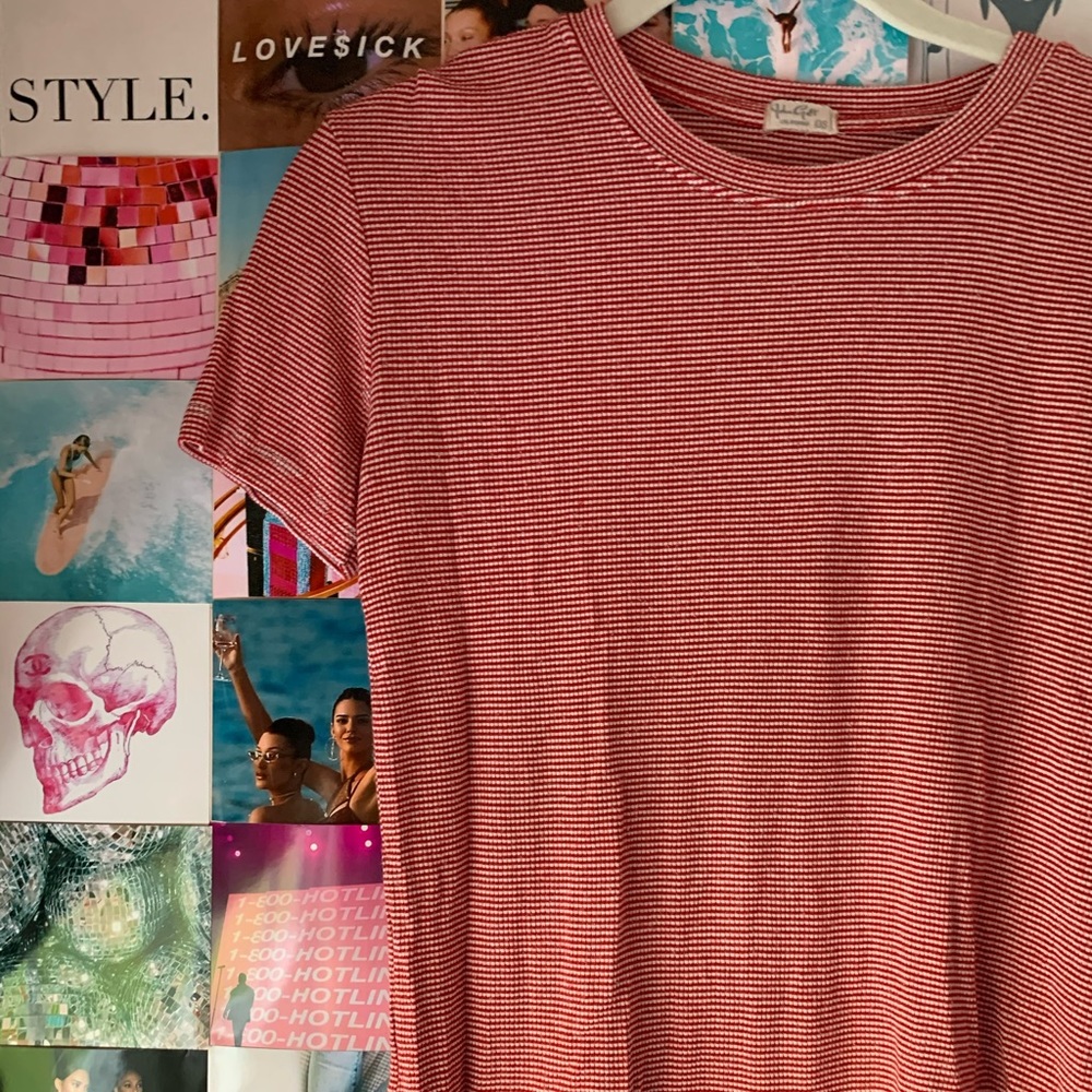 BRANDY MELVILLE T-SHIRT